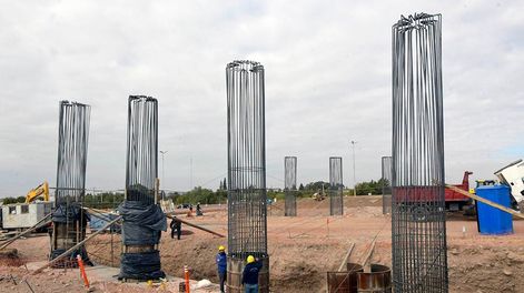 Los Andes | Ya comenzaron a trabajar en el intercambiador que vincula el Corredor del Oeste con la ruta Panamericana. Foto: Orlando Pelichotti / Los Andes