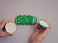 Tapas recicladas aplican un truco simple que optimiza orden y funcionalidad del hogar.