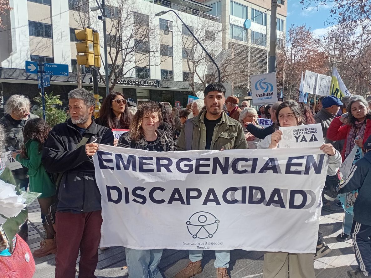 El colectivo de la discapacidad durante un reclamo en Mendoza en defensa de la Ley de Emergencia en Discapacidad.