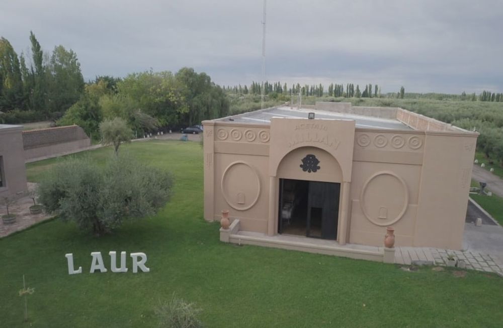 Zona rural. El recorrido que propone la reina culmina en Cruz de Piedra, en una reconocida olivícola y ahora productora de aceto balsámico fundada a principios del siglo XX.