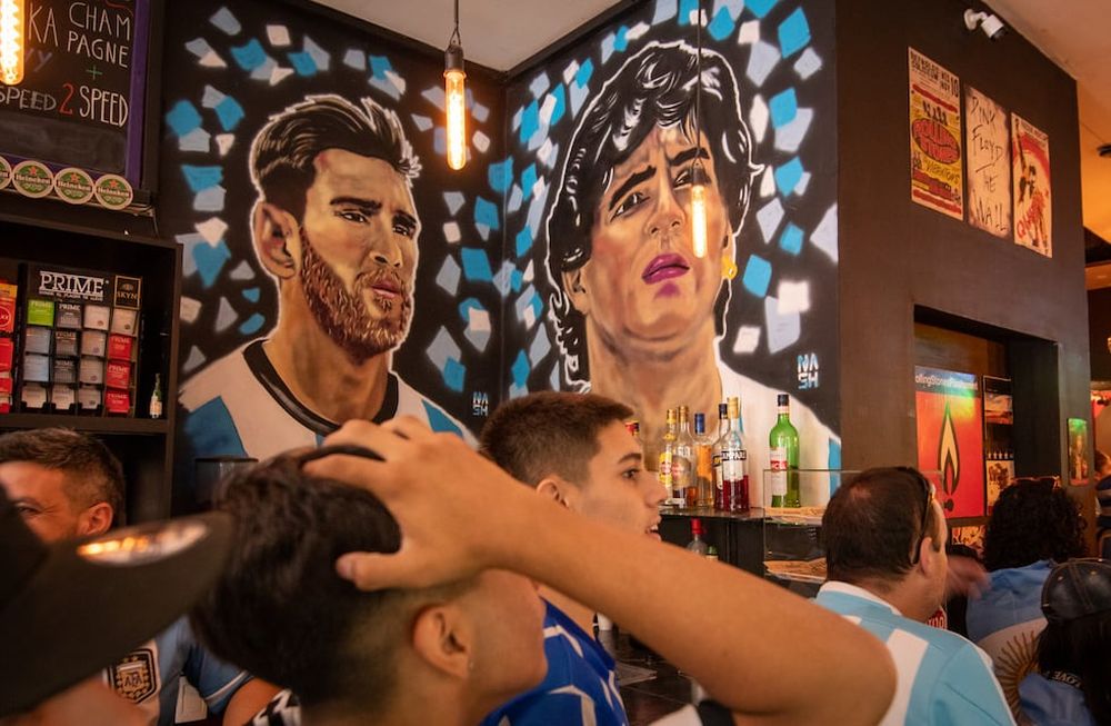 Argentina Campeón del Mundo 2022Así se vivió la final en las calles de Mendoza La Selección Argentina venció por penales a Francia 4-2, luego que el tiempo reglamentario terminó empatado 3-3 y sumó su tercer título mundial.Foto: Ignacio Blanco / Los Andes