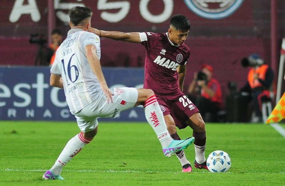 Lanús recibió a Unión por la fecha 12 de la Zona B de la Copa de la Liga Profesional 2024.