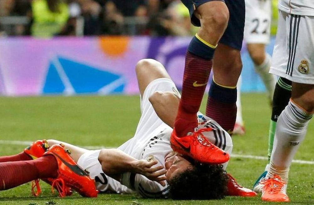 Sin desperdicio: el ranking de las peores patadas del fútbol