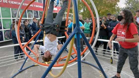 21 de abril 2022 SociedadFeria Mendociencia 2022Se desarrolla una nueva edición de Feria de las Ciencias Mendociencia 2022 en la Facultad de Ciencias  Exactas y Naturales abierta a la comunidad educativaFoto: Orlando Pelichotti/ Los Andes