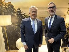 Feria: Alfredo Cornejo y el CEO de Vinexposium, Rodolphe Lameyse. Feria: Alfredo Cornejo y el CEO de Vinexposium, Rodolphe Lameyse.