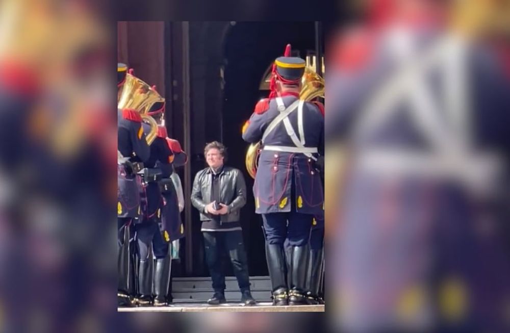 Granaderos recibió a Javier Milei y le cantaron el “feliz cumpleaños”: los saludos de los políticos