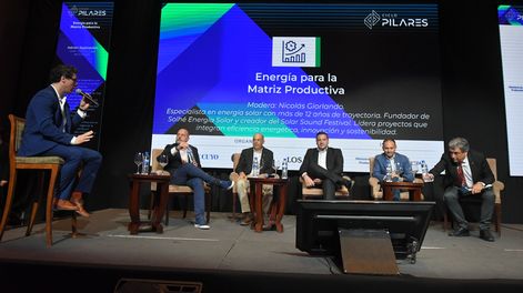 Uno de los paneles del Ciclo Pilares abordó cómo generar la energía que necesita la matriz productiva para fortalecerse