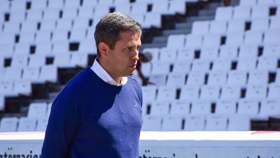 Diego Flores se mostró más verborrágico que de costumbre en la conferencia. Y hasta tocó un tema delicado que en los últimos tiempos se había olvidado: El descenso con este equipo no me preocupa para nada, enfatizó. Foto: Mariana Villa/Los Andes.