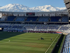 El Arena Claro de la Universidad Católica, cuenta con pasto sintético de última generación. El Arena Claro de la Universidad Católica, cuenta con pasto sintético de última generación.