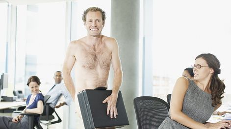 Estos son los significados de soñar que estás desnudo.