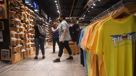 Cuánto podrían bajar los precios de la ropa.