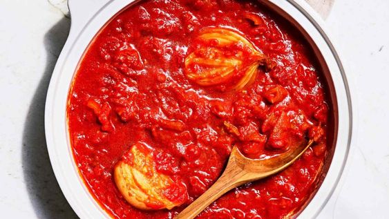 Esta receta de la salsa de tomate,recupera el valor de la cocina casera.