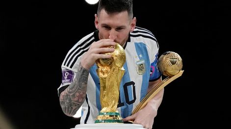 Los Andes | Lionel Messi conquistó la Copa del Mundo en Qatar 2022 y las fotos recorrieron el planeta.