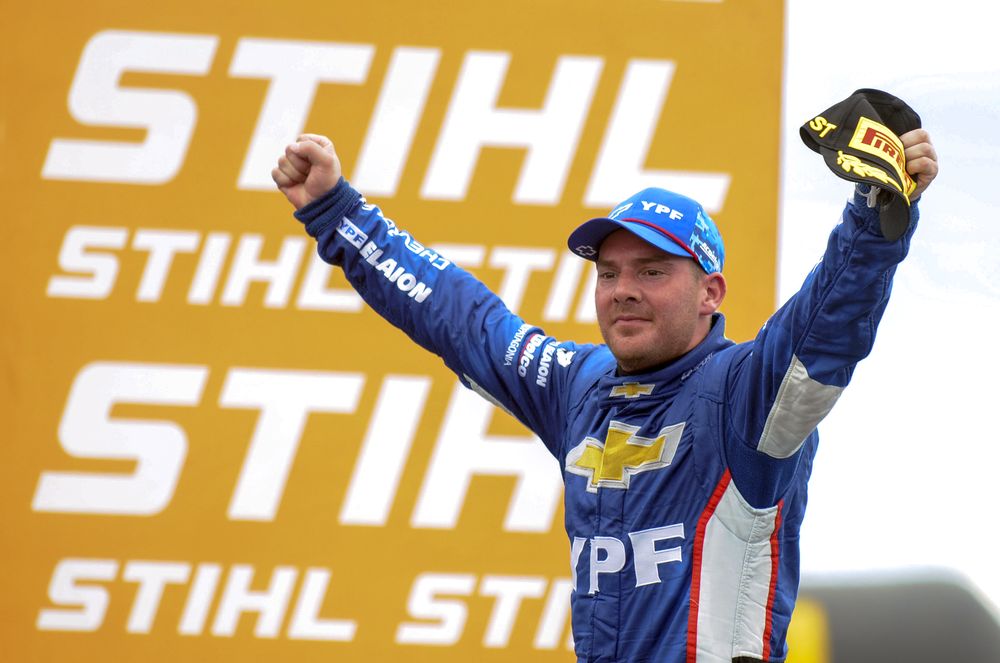 Bernardo Llaver disputó hasta la última fecha del Turismo Carretera 2000 sus chances de ser campeón.&nbsp;