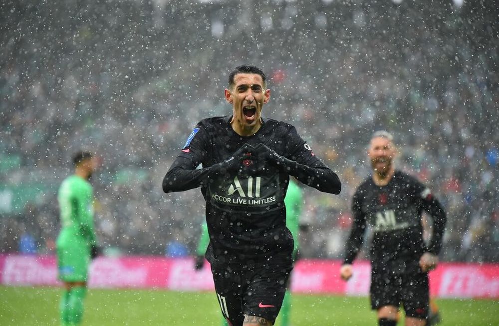 Di María convirtió el 2-1 parcial para el PSG que terminó ganando el duelo frene al Saint-Etienne por 3-1.