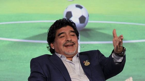 Video: Maradona, de las críticas a Blatter a la serenata para Rocío Oliva