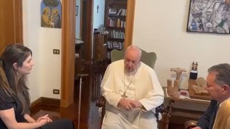 Francisco se reunió en Roma con Anita Fernández, nieta de una de las víctimas de Alfredo Astiz.
