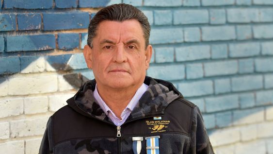 Rodolfo Sevilla, el tripulante mendocino que naufragó y sobrevivió al hundimiento del Crucero Belgrano en Malvinas. / Orlando Pelichotti - Los Andes