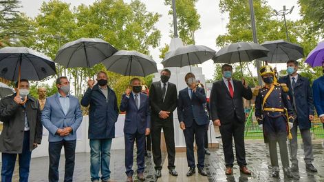 Los Andes | Imagen de archivo de la reinauguración de la Plaza Las Heras. El intendente Daniel Orozco junto al gobernador Rodolfo Suárez, Julio Cobos, Alfredo Cornejo e intendentes radicales. Foto: Orlando Pelichotti
