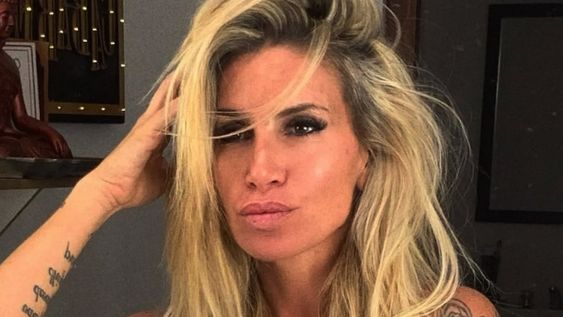 Flor Peña lanzó su primer single como cantante y en el video se le vio más de la cuenta