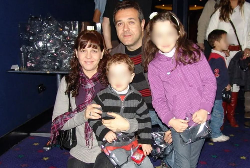 Renato Di Fabio junto a su exesposa Daniela Galván y sus dos hijos en 2010 