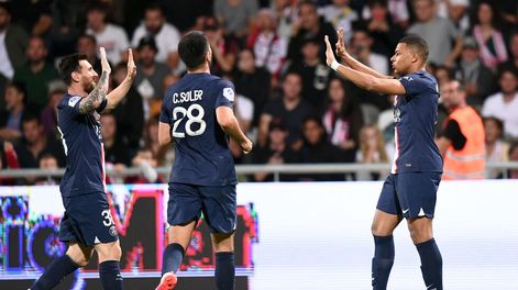 Messi celebra con Mbappé un nuevo tanto del PSG. Una dupla que se entiende y vuelva. (Prensa Ligue 1).