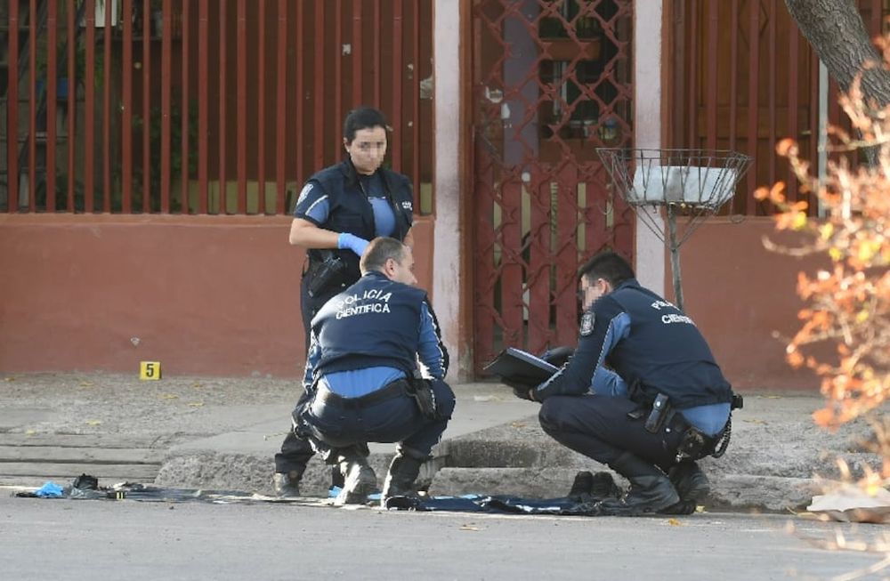 Mientras la mujer de 37 años sigue en el hospital tras recibir una puñalada en el corazón, detuvieron a la presunta autora del ataque. - Archivo / Los Andes