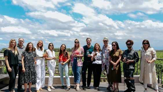 Mariana Encina, Marcelo López, Irene Ouet, Giuliana Panella, Nina Caram, Flor Dibatista, Muriel del Barco, Edward Holloway, Alicia Sisteró, Federico Croce, Rosario Díaz Araujo, Luca Salvo y Paula Crombas.