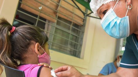 Desde hoy se aplica el primer refuerzo contra el Covid para niños y niñas de entre 6 meses y 2 añosFoto: Mariana Villa / Los Andes