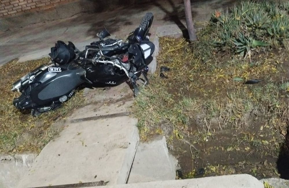 Un policía motorizado sufrió graves heridas al caer de su moto en Guaymallén. | Foto: Ministerio de Seguridad y Justicia
