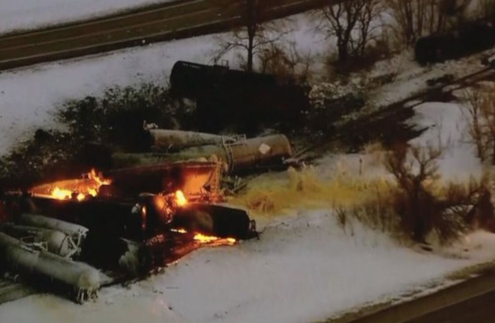 Esta madrugada de jueves 30 de marzo de 2023, otro tren con sustancias químicas descarriló y se incendió en Minesotta, Estados Unidos. Contenía etanol y jarabe de maíz, el primero es tóxico en forma de gas.