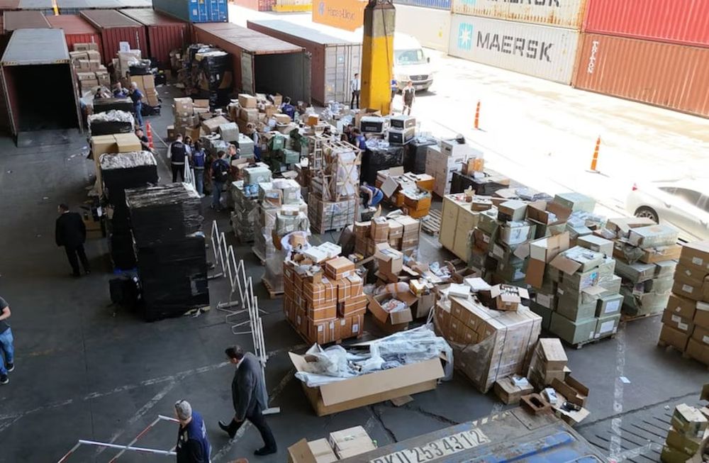 La ARCA incautó mercadería ilegal en el aeropuerto de Ezeiza valuada en 600 millones de pesos.