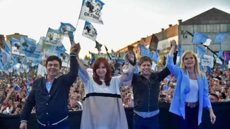 Los Andes | Fernando Espinoza, intendente de La Matanza junto la vicepresidenta, Cristina Kirchner; el gobernador bonaerense, Axel Kicillof; y la vicegobernadora Verónica Magario. Foto: Archivo. Crédito: Patrick Haar.