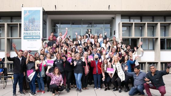 La Ciudad se volvió a teñir de rosa para concientizar sobre el cáncer de mama