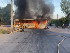 Colectivo incendiado y tragedia en el carril Rodríguez Peña: solo queda una niña internada y evoluciona bien