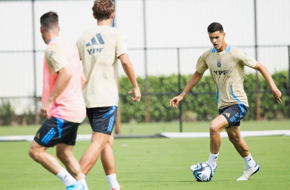 Carboni se lesionó, y quedó desafectado de la Selección Argentina. / Foto: AFA