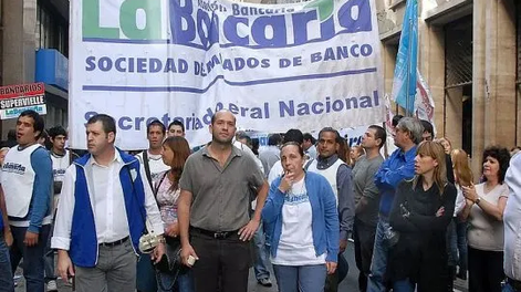 Paritaria bancaria: nuevo aumento retroactivo y el salario inicial supera los $1,8 millones.