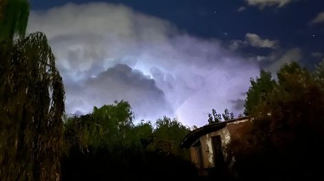 El imactante video que muestra un “nido de relámpagos” durante la tormenta de anoche en Maipú. Foto: Gentileza Alfredo Escolar.