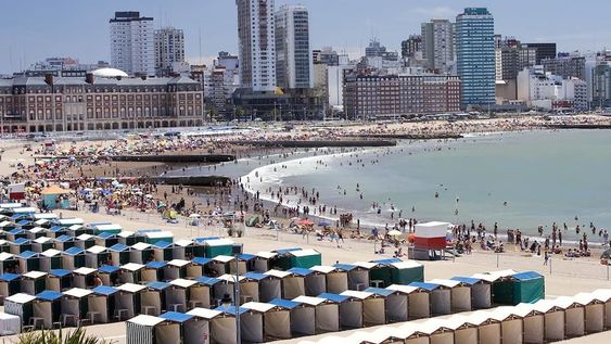 Verano 2023: la exorbitante cifra que piden por alquilar una carpa en Mar del Plata. / Foto: Gentileza