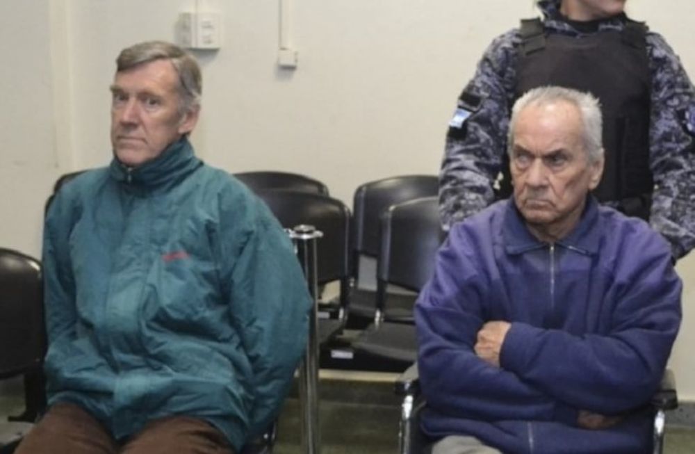 Los curas Corbacho y Corradi, condenados a 45 y 42 años de prisión por abusar sexualmente de niños sordos y niñas sordas en el instituto Próvolo de Mendoza.