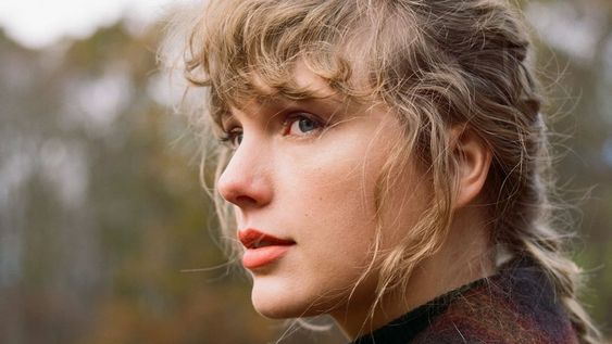Dos discos y un documental después, Taylor Swift se corona como la artista con más logros musicales del 2020.