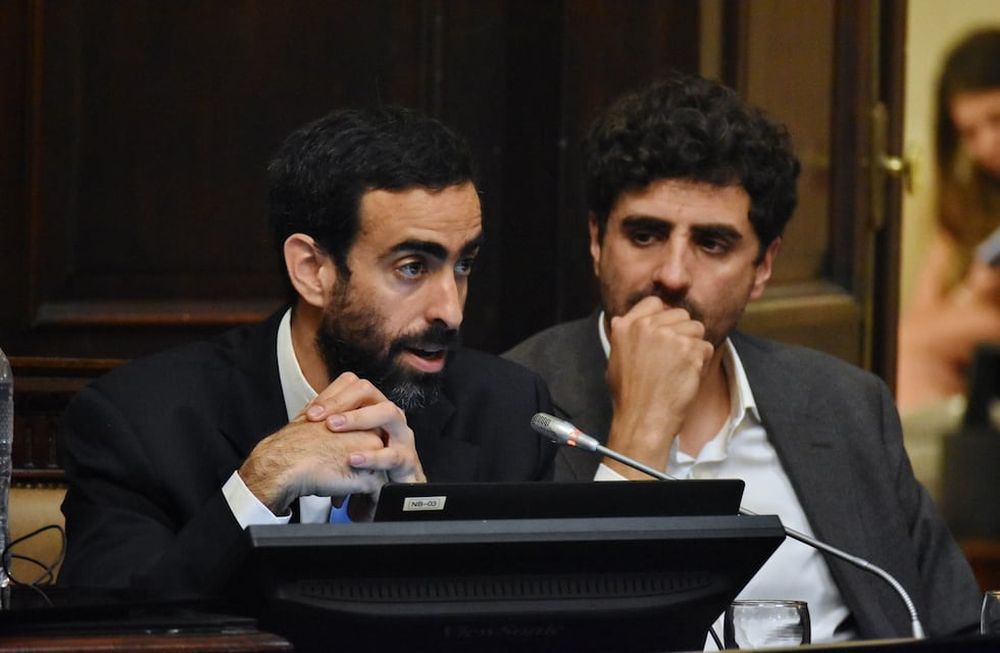 El ministro de Hacienda, Víctor Fayad; y el ministro de Gobierno, Natalio Mema. Prensa Legislatura.