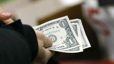 Es falso el viral que generó temor entre quienes tienen dólares en el banco