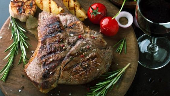 Saber combinar el vino y la comida nos puede dar grandes satisfacciones. - Imagen ilustrativa