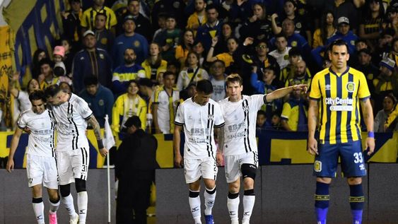Central Córdoba de Santiago del Estero logró el primer triunfo en la era de Abel Balbo como entrenador. Se impuso 3-0 en Rosario ante Central. (Fotobaires)