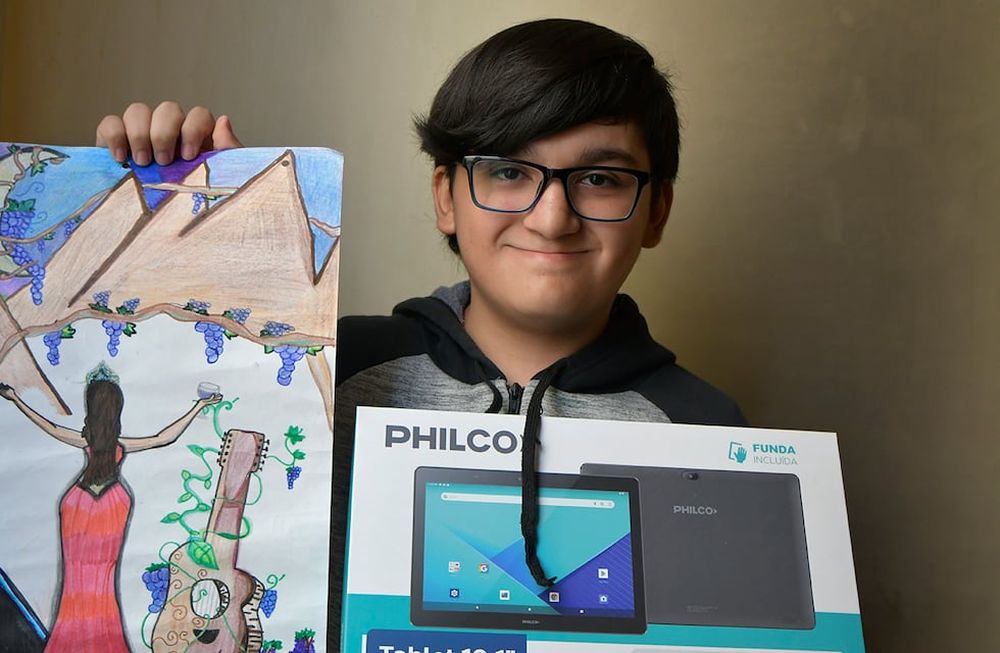 Abel Tiziano Mad Ramos, alumno del sexto grado de la Escuela Tomas Alba Edison, ganó el Concurso de diseño de tapa del TinteroFoto : Orlando Pelichotti