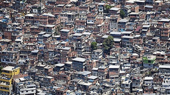 Desafío. El mundo enfrenta ahora el reto ineludible de recuperar el pulso económico de la prepandemia, en un contexto de mayores desigualdad y pobreza. (AP)