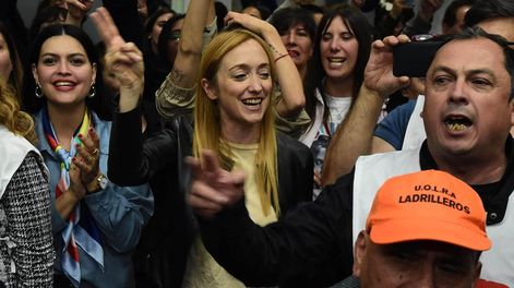 Los Andes | Acto por el día de la Lealtad Peronista. Sindicalistas de diferentes gremios se hicieron presentes en el acto. La presidente del partido, Anabel Sagasti estuvo presente en el salón junto a otras autoridades políticas.Foto: Mariana Villa / Los Andes