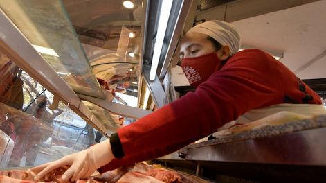 Los Andes | Mendoza 23 de junio de 2021  EconómicoSe prohíbe la exportación de asado con o sin hueso, falda, matambre, tapa de asado, cuadrada, paleta y vacío.Carnicerías de Mendoza ya adecuaron los precios Foto Orlando Pelichotti / Los Andes