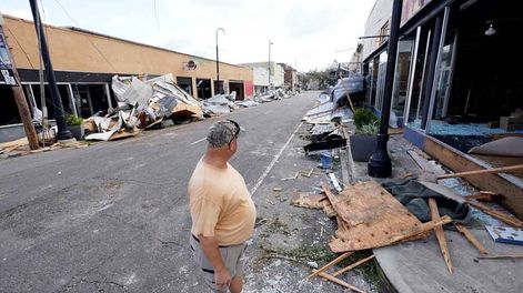 El hombre asegura haber viajado en el tiempo, desde 2090, y que el domingo habrá un huracán de una intensidad sin precedentes. - Imagen ilustrativa / AP